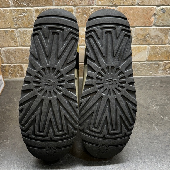 NEW** UGG Classic Clear Mini Marble Boots - Picture 9 of 11